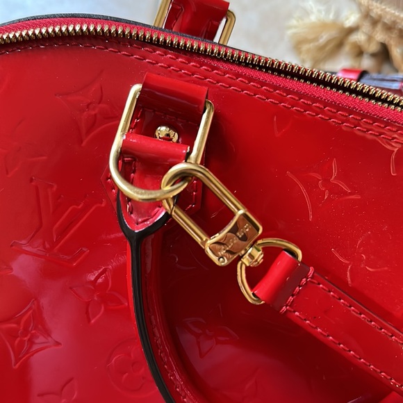 Louis Vuitton Women's Alma PM MV CERISE 🍒 with lock, key and strap. - Picture 12 of 14
